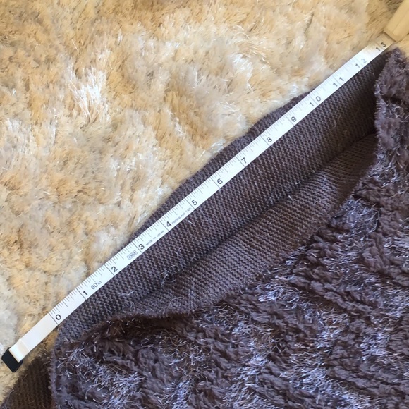 Romeo & Juliet fuzzy poncho in mauve - Picture 8 of 8